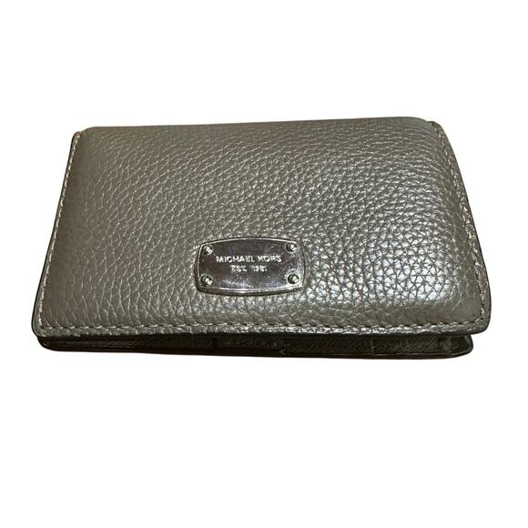 Michael Kors Taupe Wallet Jet Set Medium Travel Everyday Perfect Size ID Slot - Picture 1 of 8